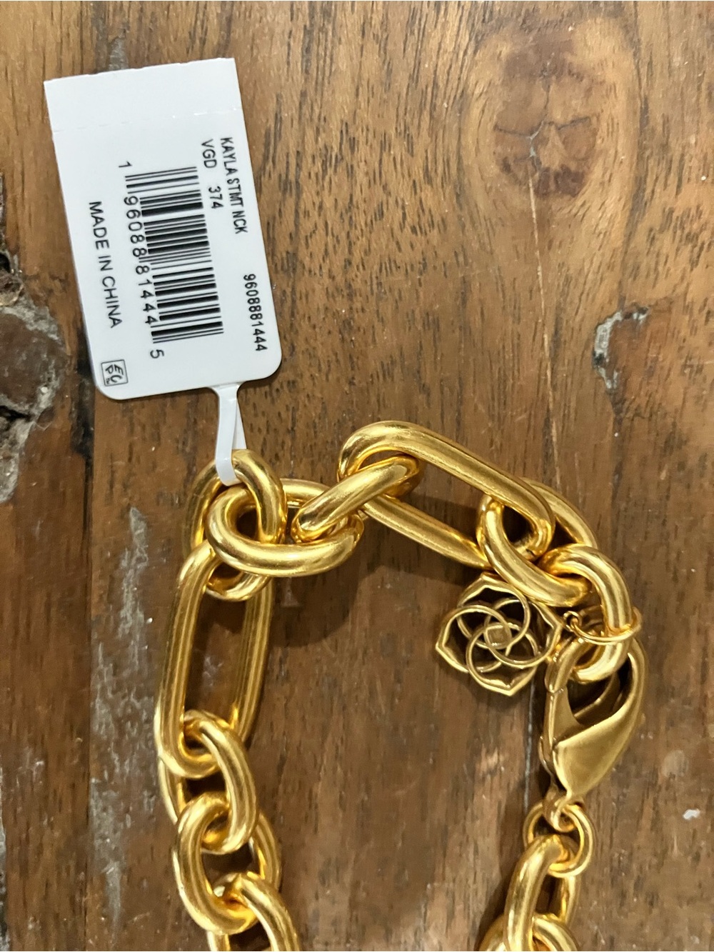Kendra Scott Kayla Gold Chain Necklace with Green Monstera Leaf Pendant - Picture 6 of 8